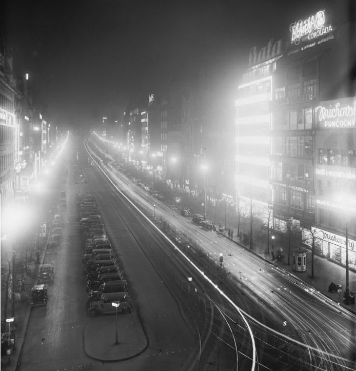 5.Václavské náměstí nocą, 1934