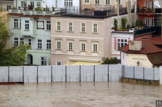 922885_416261265148566_672286602_n